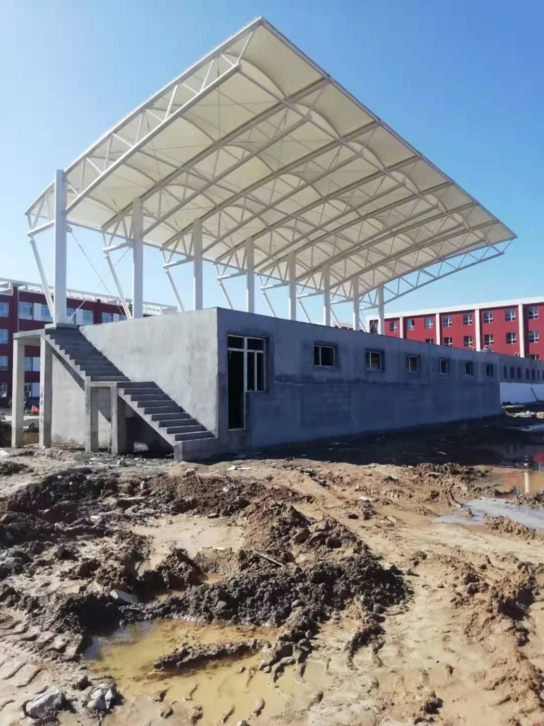 學?？磁_膜結構工程